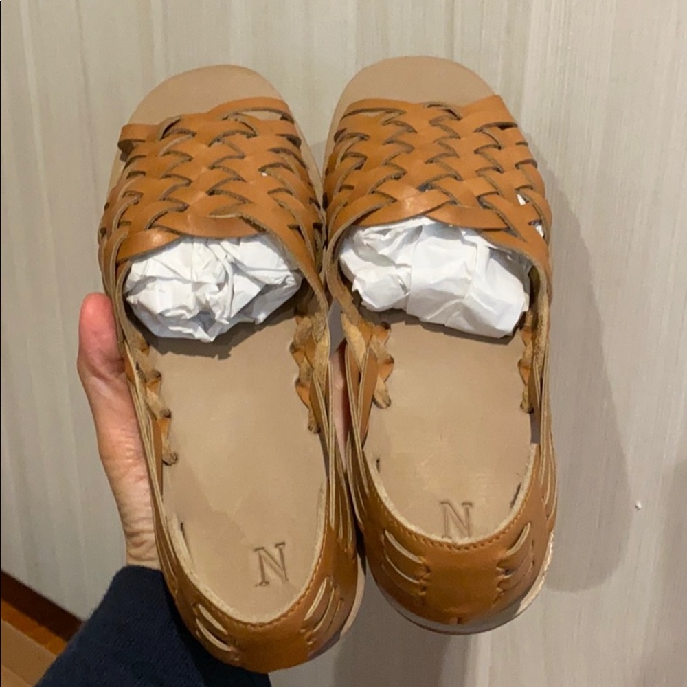 NEW Nisolo woven peep toe almond size 7